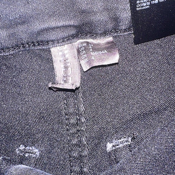 Divided brand size 4 US women’s dark denim shorts - Picture 3 of 3